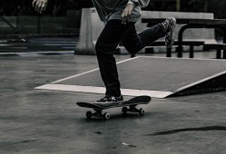 利物浦曼联谁奖杯多，利物浦曼联交手记录？