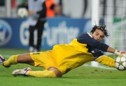 CBA山东男篮惜败广厦，外援手感低迷，小将三个三分拿到9分